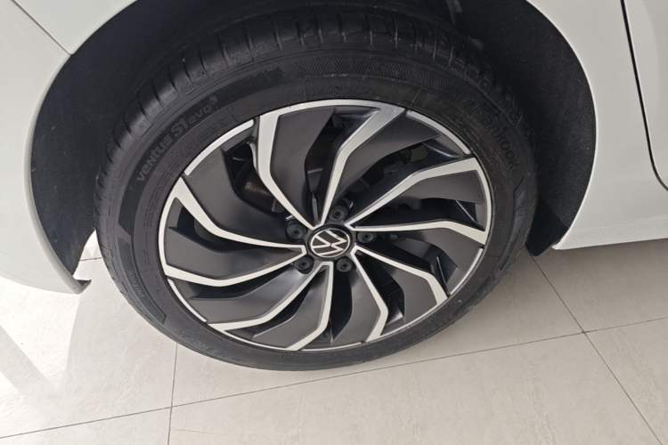 Used Volkswagen Golf 2023 Facelift 280TSI DSG Pro Right Rear Wheel Hub