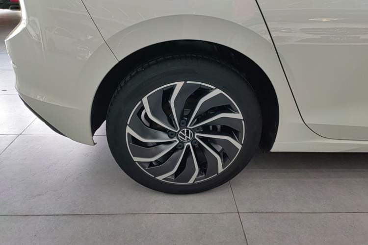 Used Volkswagen Golf 2023 Facelift 280TSI DSG Pro Right Rear Wheel Hub