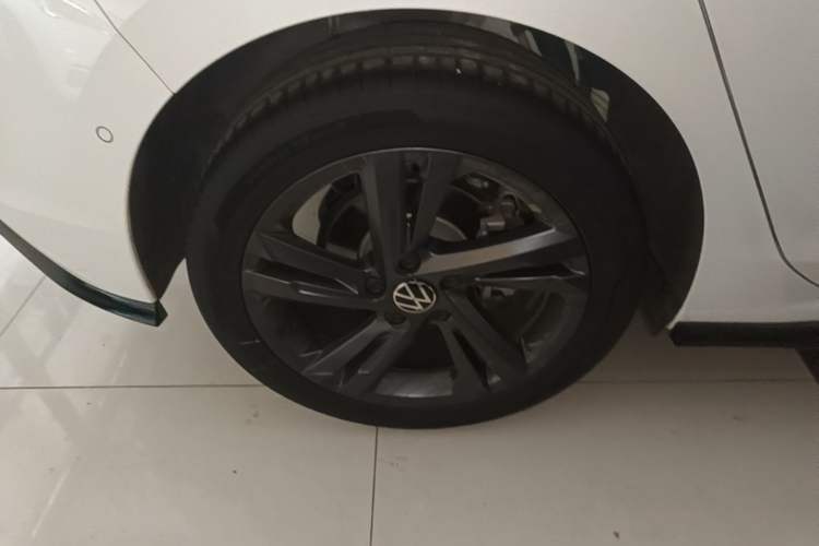 Used Volkswagen Golf 2023 Facelift 280TSI DSG R-Line Right Rear Wheel Hub