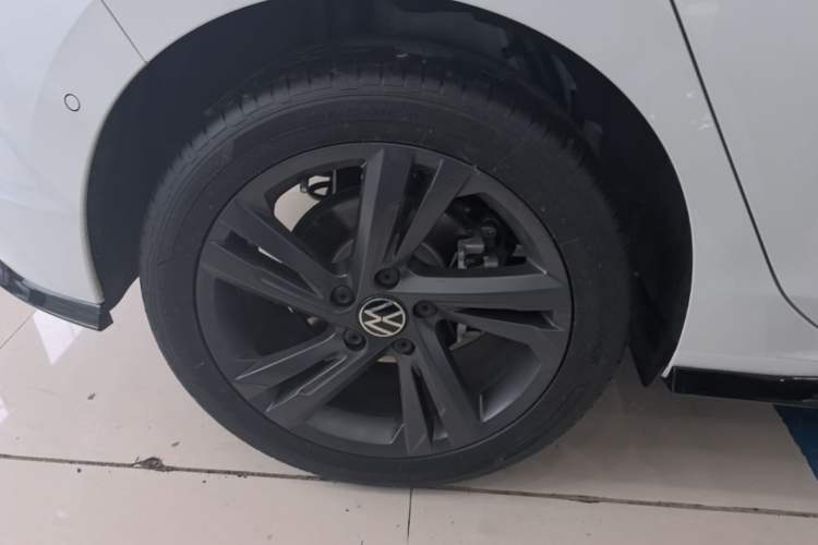 Used Volkswagen Golf 2023 Facelift 280TSI DSG R-Line Lite Right Rear Wheel Hub