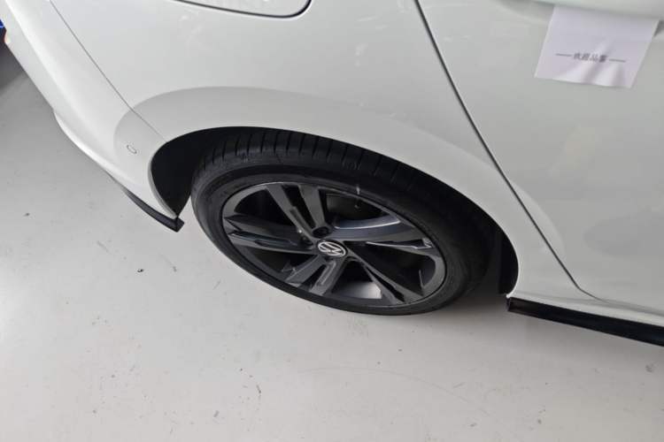 Used Volkswagen Golf 2023 Facelift 280TSI DSG R-Line Lite Right Rear Wheel Hub