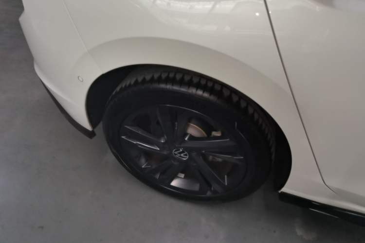 Used Volkswagen Golf 2023 Facelift 280TSI DSG R-Line Lite Right Rear Wheel Hub