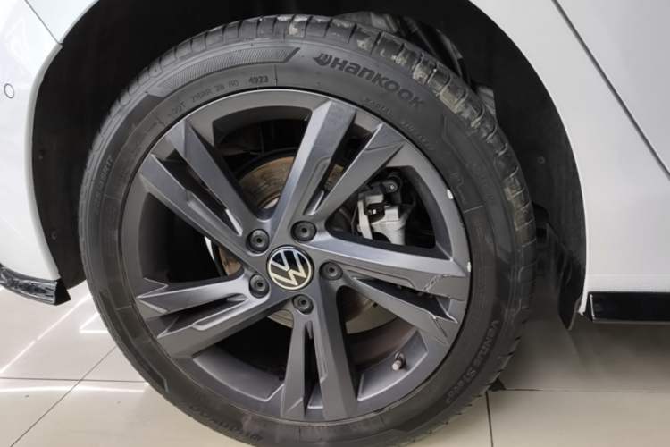 Used Volkswagen Golf 2023 Facelift 280TSI DSG R-Line Lite Right Rear Wheel Hub