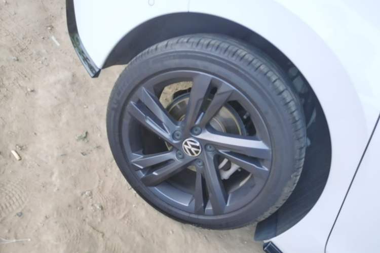 Used Volkswagen Golf 2023 280TSI DSG R-Line Lite Right Rear Wheel Hub