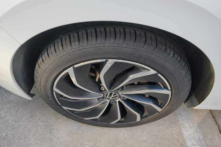 Used Volkswagen Golf 2023 Facelift 280TSI DSG Pro Right Rear Wheel Hub