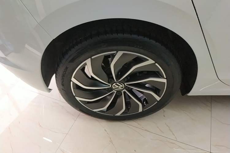 Used Volkswagen Golf 2023 Facelift 280TSI DSG Pro Right Rear Wheel Hub
