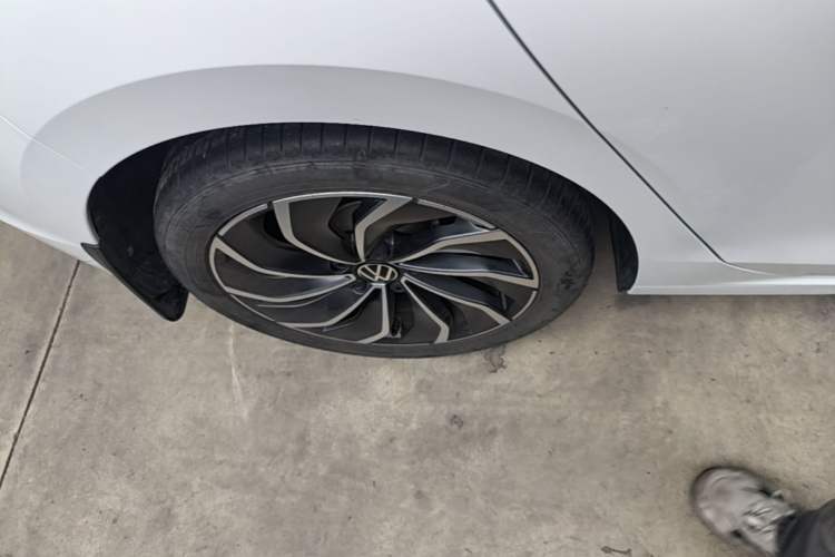 Used Volkswagen Golf 2023 Facelift 280TSI DSG Pro Right Rear Wheel Hub