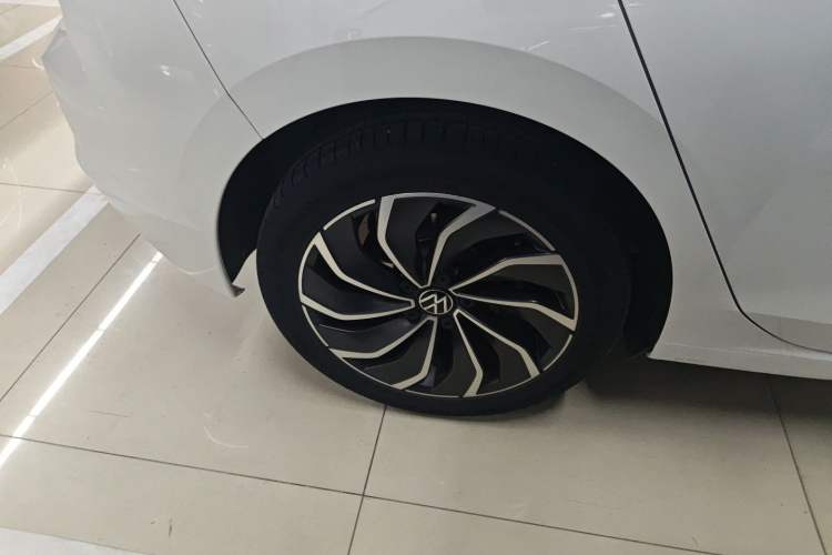 Used Volkswagen Golf 2023 Facelift 280TSI DSG Pro Right Rear Wheel Hub