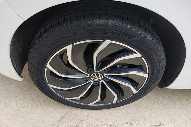 Used Volkswagen Golf 2023 280TSI DSG Pro Right Rear Wheel Hub
