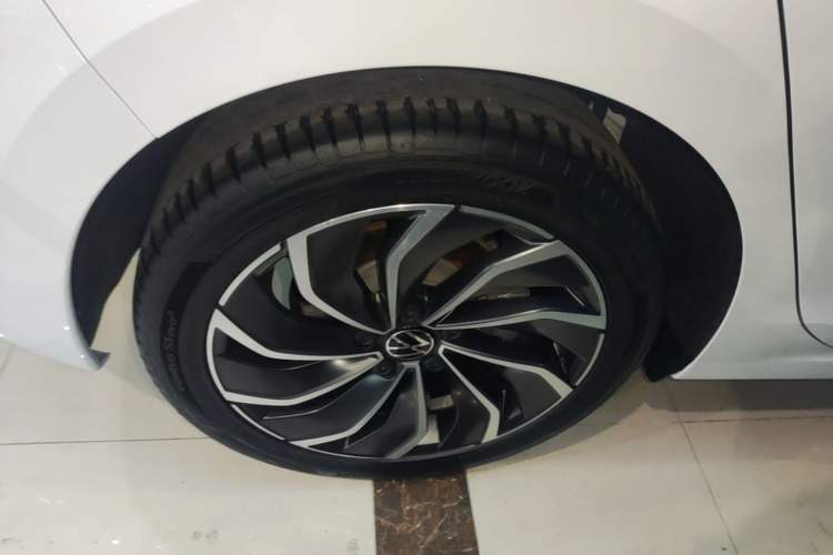 Used Volkswagen Golf 2023 Facelift 280TSI DSG Pro Right Rear Wheel Hub