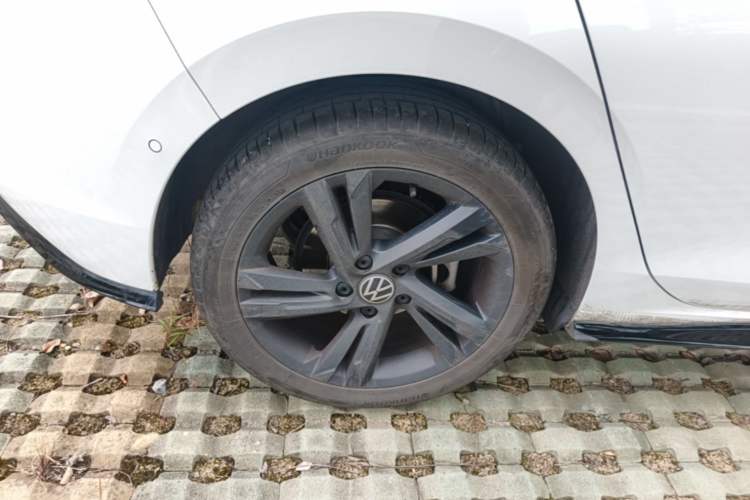 Used Volkswagen Golf 2023 Facelift 280TSI DSG R-Line Lite Right Rear Wheel Hub