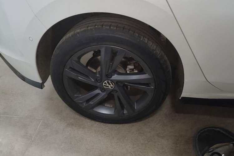 Used Volkswagen Golf 2023 Facelift 280TSI DSG R-Line Lite Right Rear Wheel Hub