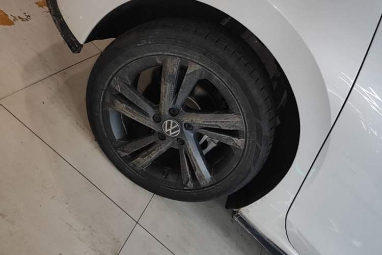 Used Volkswagen Golf 2023 Facelift 280TSI DSG R-Line Lite Right Rear Wheel Hub