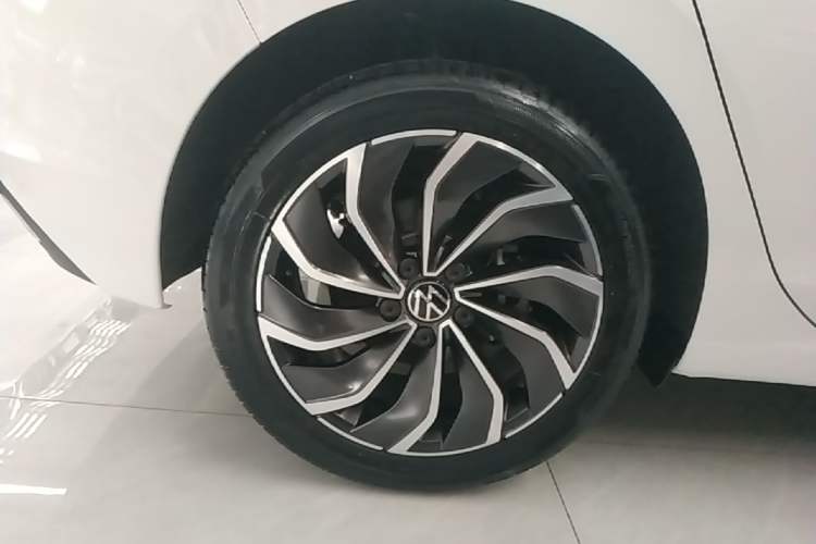 Used Volkswagen Golf 2023 Facelift 280TSI DSG Pro Right Rear Wheel Hub