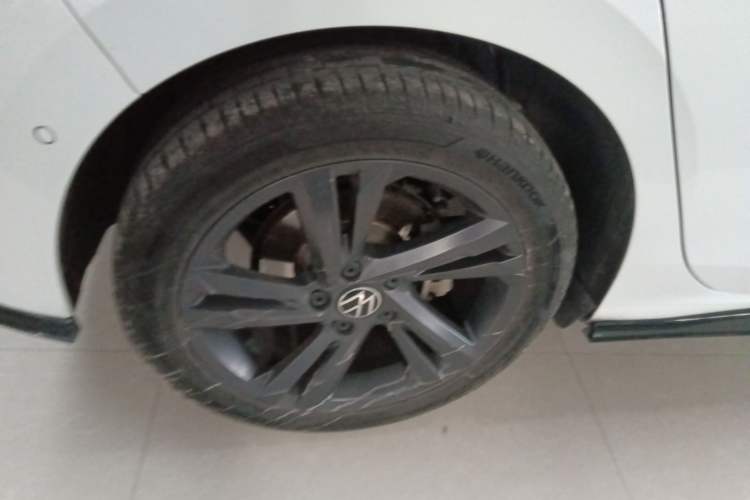 Used Volkswagen Golf 2023 280TSI DSG R-Line Lite Right Rear Wheel Hub
