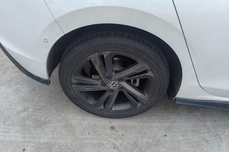 Used Volkswagen Golf 2023 Facelift 280TSI DSG R-Line Lite Right Rear Wheel Hub