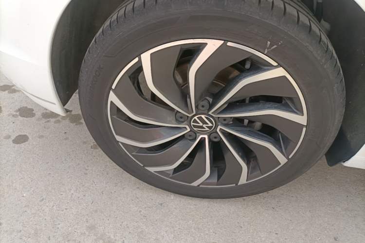 Used Volkswagen Golf 2023 280TSI DSG Pro Right Rear Wheel Hub