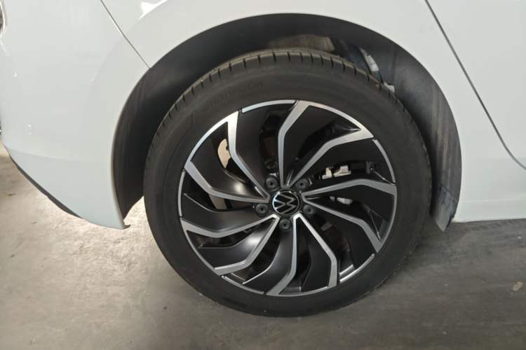 Used Volkswagen Golf 2023 Facelift 280TSI DSG Pro Right Rear Wheel Hub