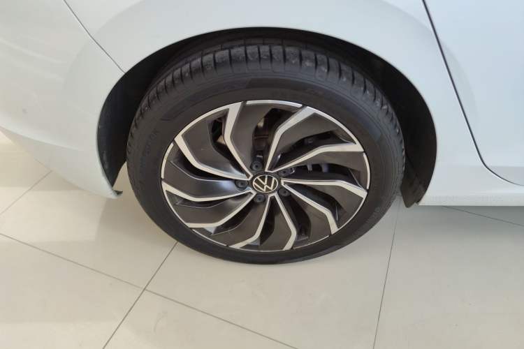 Used Volkswagen Golf 2023 280TSI DSG Pro Right Rear Wheel Hub