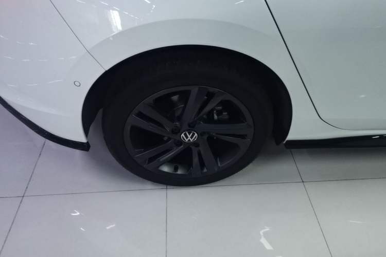 Used Volkswagen Golf 2023 Facelift 280TSI DSG R-Line Lite Right Rear Wheel Hub
