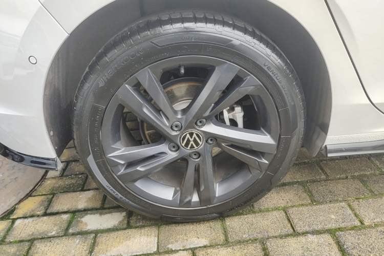 Used Volkswagen Golf 2023 Facelift 280TSI DSG R-Line Lite Right Rear Wheel Hub