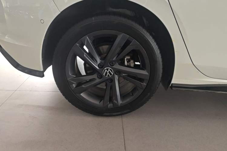 Used Volkswagen Golf 2023 Facelift 280TSI DSG R-Line Lite Right Rear Wheel Hub