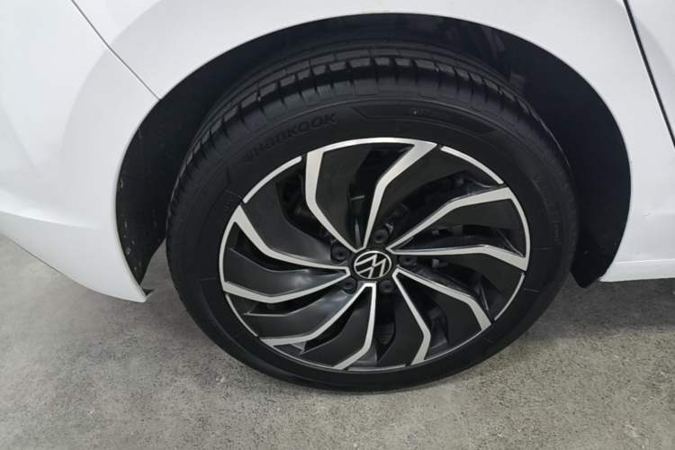 Used Volkswagen Golf 2023 Facelift 280TSI DSG Pro Right Rear Wheel Hub