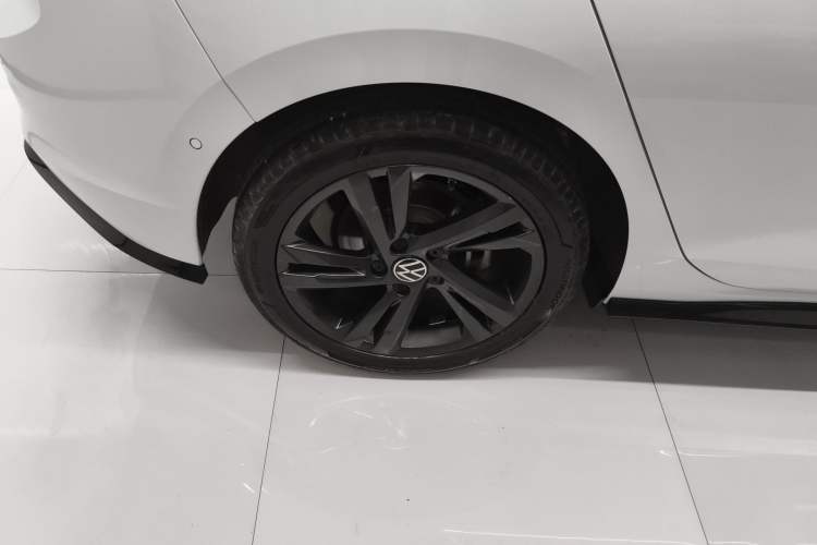 Used Volkswagen Golf 2023 Facelift 280TSI DSG R-Line Lite Right Rear Wheel Hub