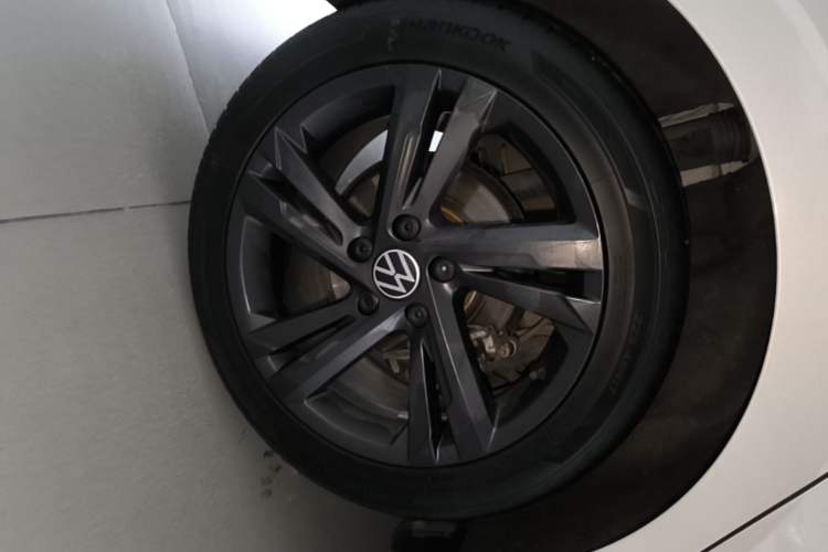 Used Volkswagen Golf 2023 280TSI DSG R-Line Lite Right Rear Wheel Hub