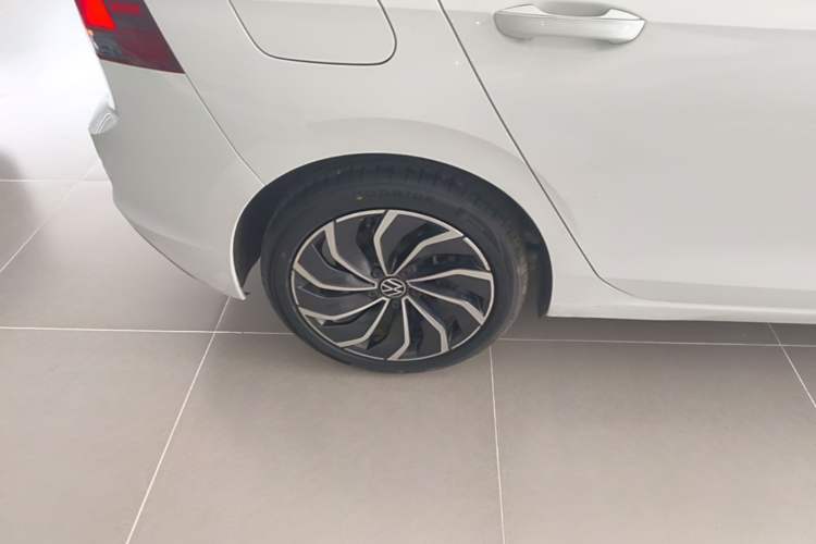 Used Volkswagen Golf 2023 Facelift 280TSI DSG Pro Right Rear Wheel Hub