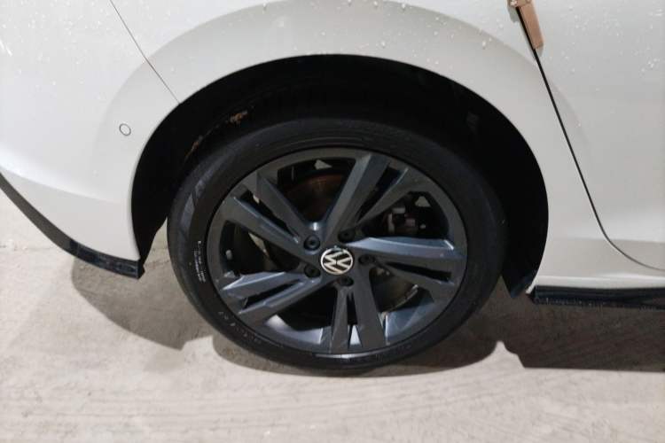 Used Volkswagen Golf 2023 Facelift 280TSI DSG R-Line Lite Right Rear Wheel Hub