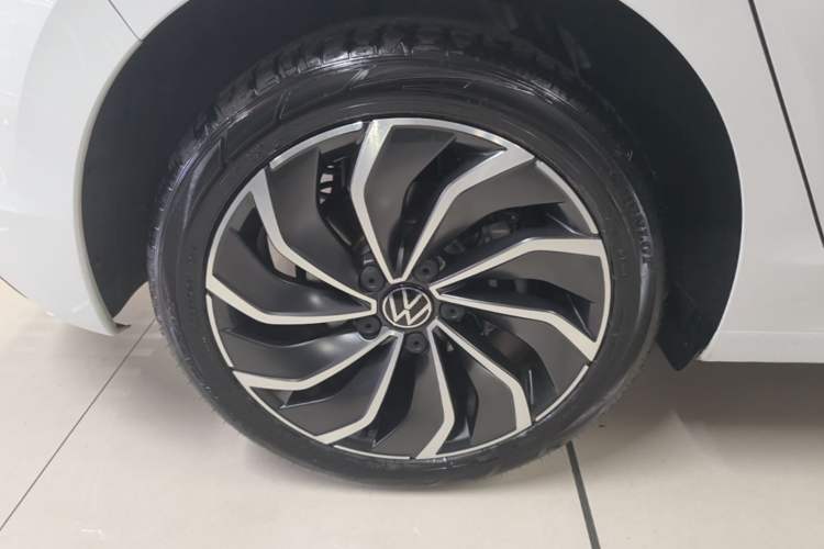Used Volkswagen Golf 2023 Facelift 280TSI DSG Pro Right Rear Wheel Hub