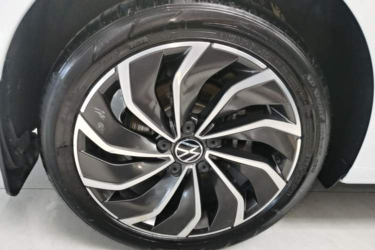 Used Volkswagen Golf 2023 Facelift 280TSI DSG Pro Right Rear Wheel Hub