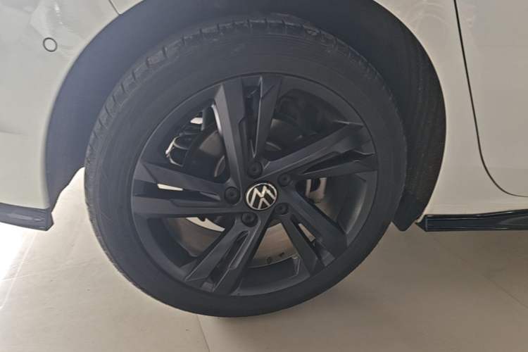 Used Volkswagen Golf 2023 Facelift 280TSI DSG R-Line Lite Right Rear Wheel Hub