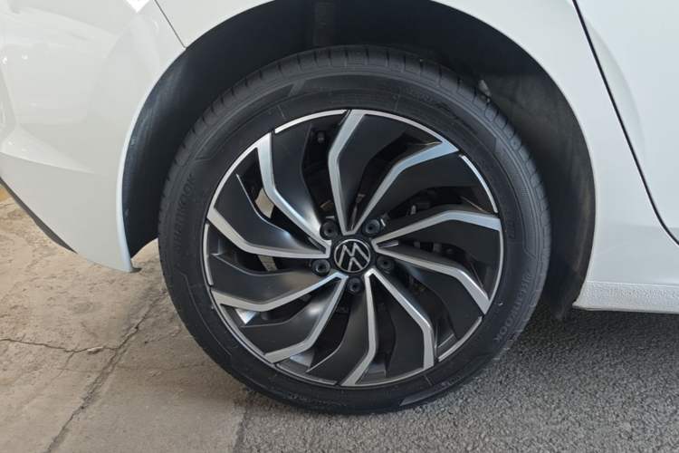 Used Volkswagen Golf 2023 280TSI DSG Pro Right Rear Wheel Hub