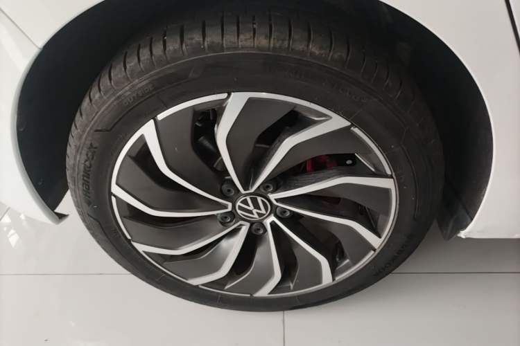 Used Volkswagen Golf 2023 Facelift 280TSI DSG Pro Right Rear Wheel Hub