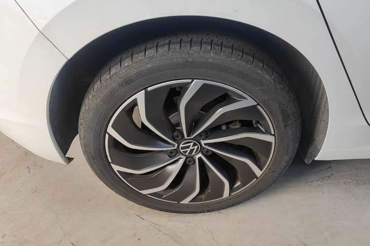 Used Volkswagen Golf 2023 280TSI DSG Pro Right Rear Wheel Hub