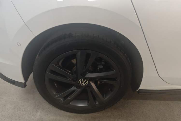 Used Volkswagen Golf 2023 Facelift 280TSI DSG R-Line Lite Right Rear Wheel Hub