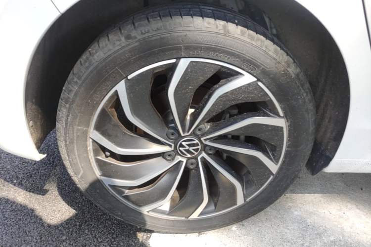 Used Volkswagen Golf 2023 Facelift 280TSI DSG Pro Right Rear Wheel Hub