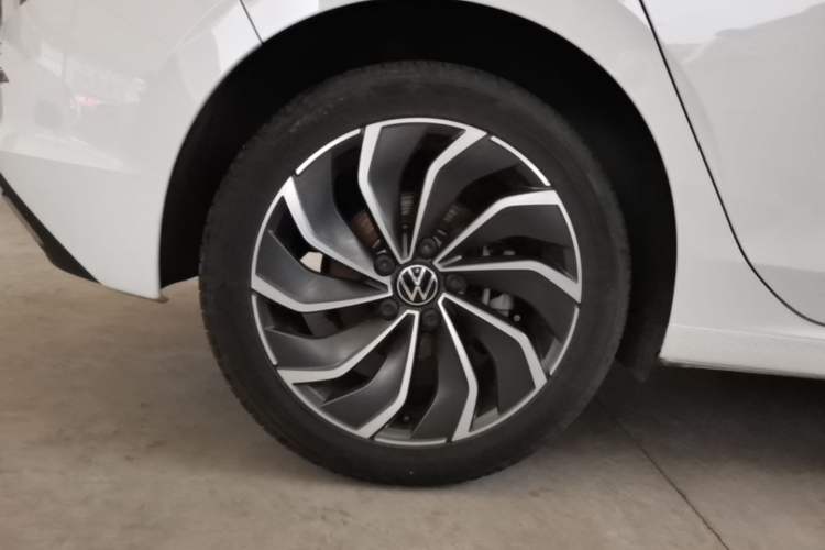 Used Volkswagen Golf 2023 Facelift 280TSI DSG Pro Right Rear Wheel Hub