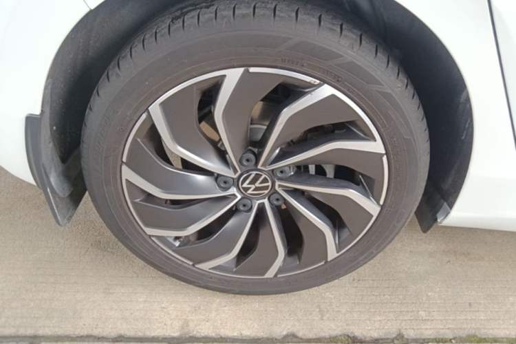 Used Volkswagen Golf 2023 Facelift 280TSI DSG Pro Right Rear Wheel Hub