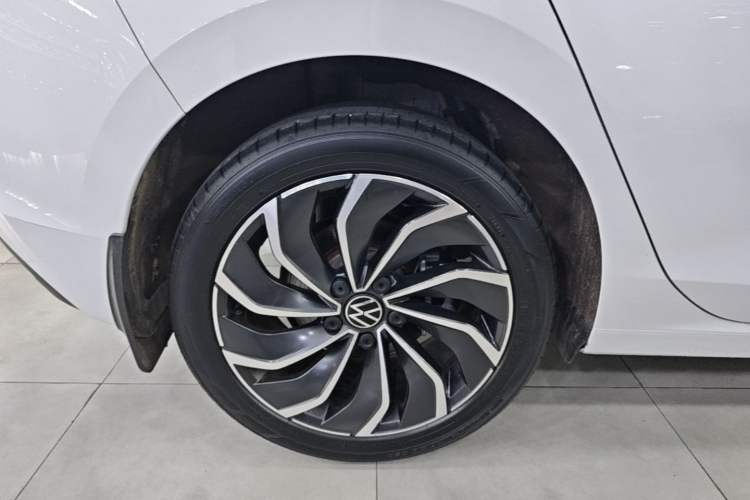 Used Volkswagen Golf 2023 Facelift 280TSI DSG Pro Right Rear Wheel Hub