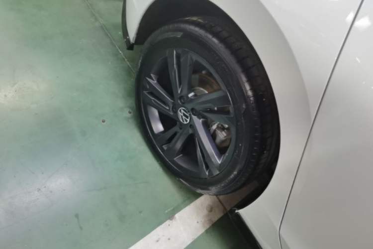 Used Volkswagen Golf 2023 Facelift 280TSI DSG R-Line Lite Right Rear Wheel Hub