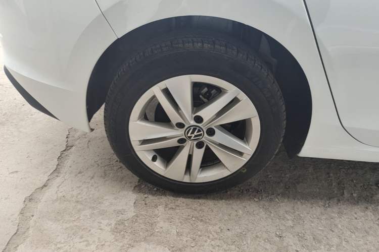 Used Volkswagen Golf 2023 200TSI DSG Right Rear Wheel Hub