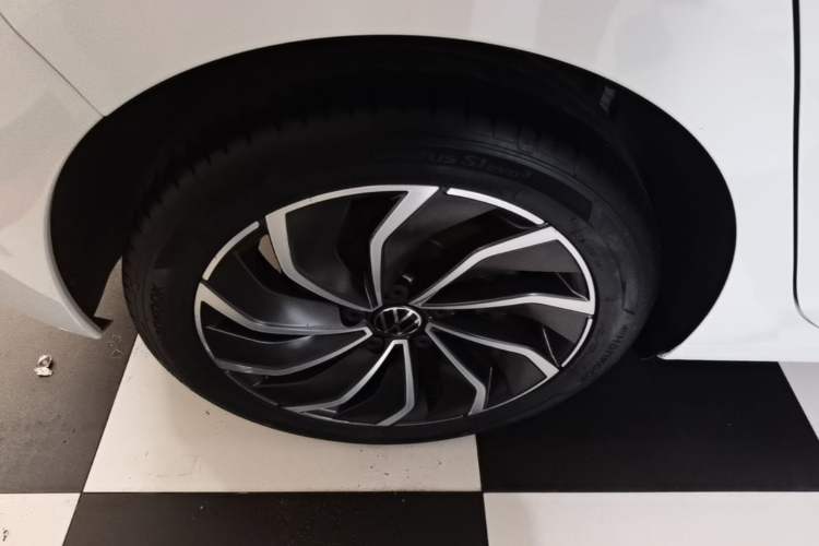 Used Volkswagen Golf 2023 Facelift 280TSI DSG Pro Right Rear Wheel Hub