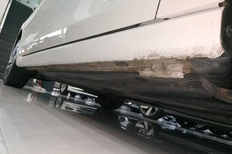 Used Volkswagen Golf 2023 Facelift 280TSI DSG Pro Right Side Sill