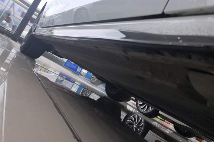 Used Volkswagen Golf 2023 Facelift 280TSI DSG R-Line Lite Right Side Sill