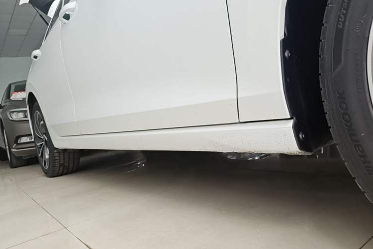 Used Volkswagen Golf 2023 Facelift 280TSI DSG Pro Right Side Sill