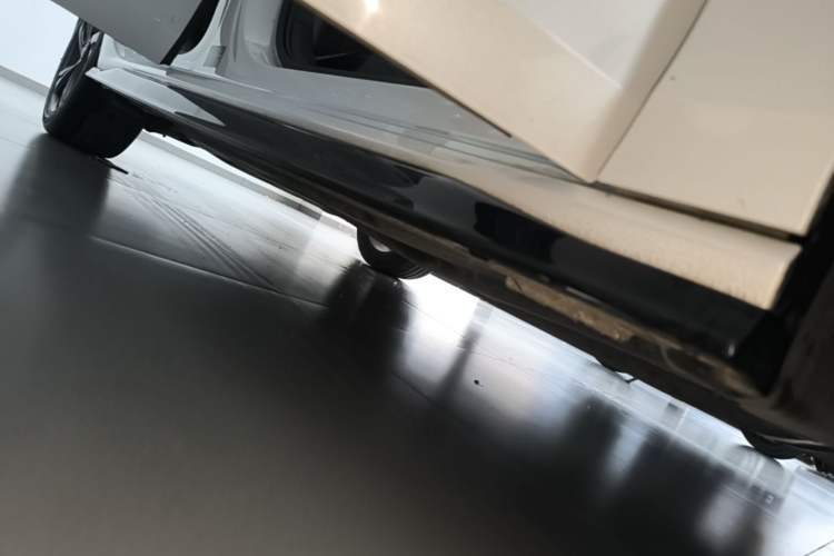 Used Volkswagen Golf 2023 280TSI DSG R-Line Lite Right Side Sill