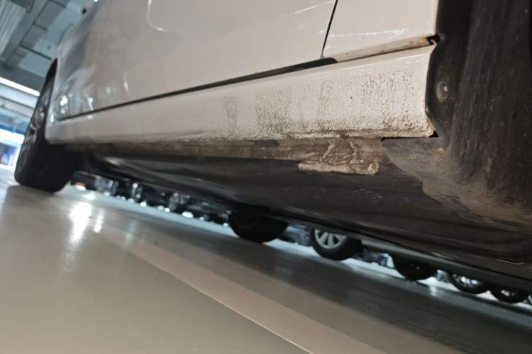 Used Volkswagen Golf 2023 200TSI DSG Pro Right Side Sill